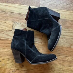 ⚡️SALE⚡️ Black Suede Ankle Boots